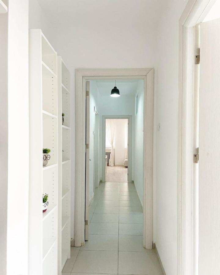 White Apartment บูคาเรสต์ ภายนอก รูปภาพ
